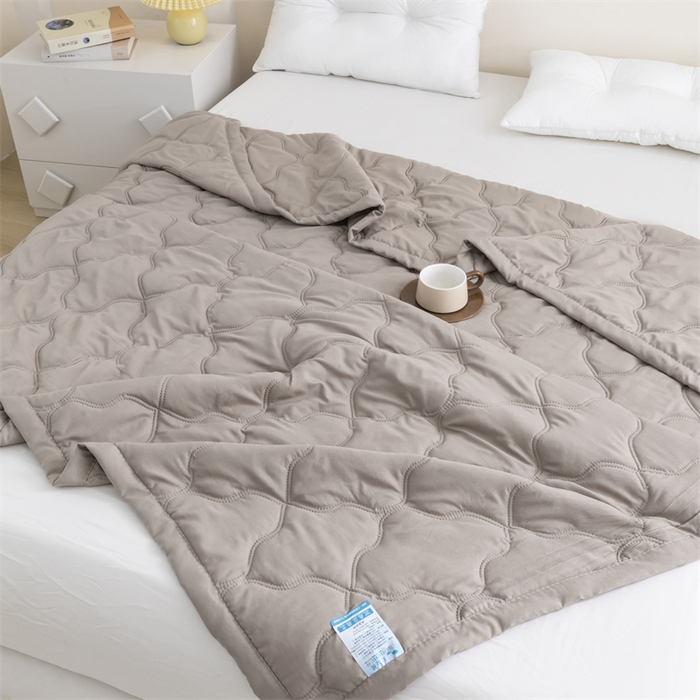 91家纺网 家纺一手货源 找家纺 梵心家纺 2026新款跨境爆款素色纯色水洗棉被TEMU热销夏被夏凉被空调 卡其色