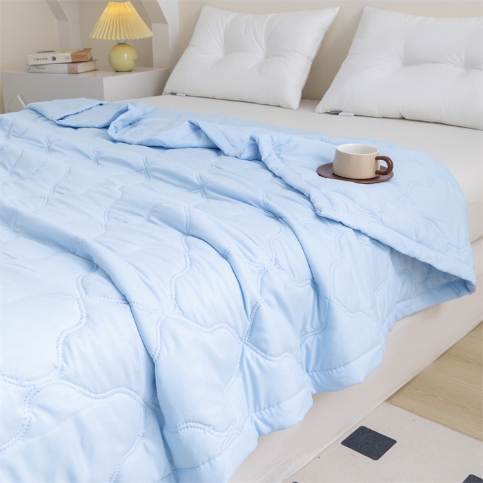 91家纺网 家纺一手货源 找家纺 梵心家纺 2026新款跨境爆款素色纯色水洗棉被TEMU热销夏被夏凉被空调 天蓝色