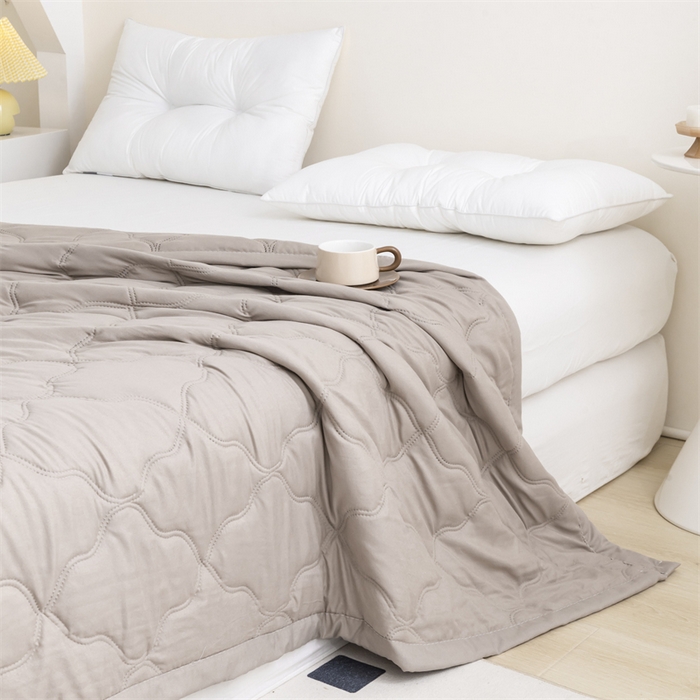 91家纺网 家纺一手货源 找家纺 梵心家纺 2026新款跨境爆款素色纯色水洗棉被TEMU热销夏被夏凉被空调 卡其色