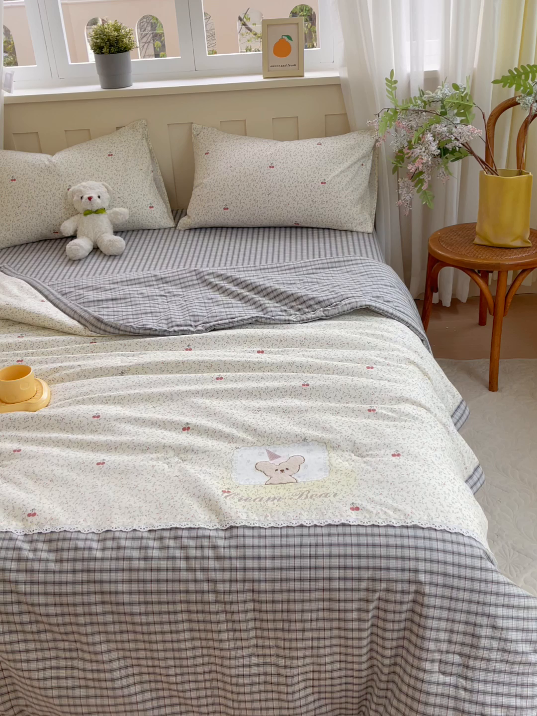 91家纺网 家纺一手货源 找家纺 梵克保罗 2026春夏新款10A抗菌全棉花边双拼云朵棉单夏被夏被夏凉被空调被四件套 双拼灰格-碎花小樱桃