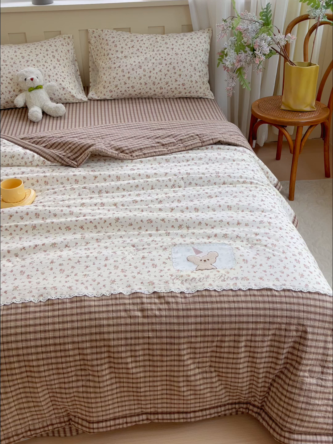 91家纺网 家纺一手货源 找家纺 梵克保罗 2026春夏新款10A抗菌全棉花边双拼云朵棉单夏被夏被夏凉被空调被四件套 双拼咖格-玫瑰小熊