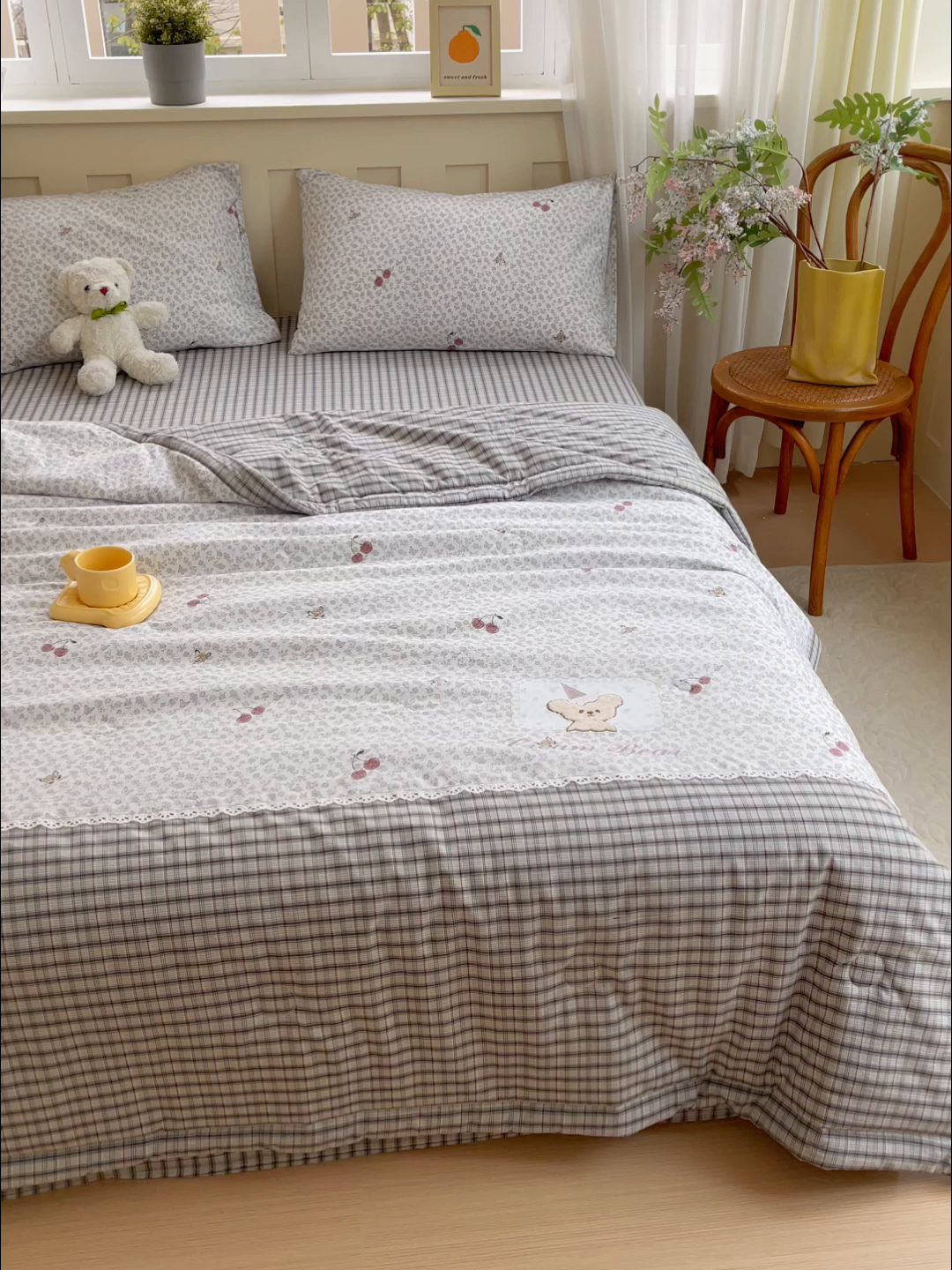 91家纺网 家纺一手货源 找家纺 梵克保罗 2026春夏新款10A抗菌全棉花边双拼云朵棉单夏被夏被夏凉被空调被四件套 双拼灰格-蝴蝶花卉