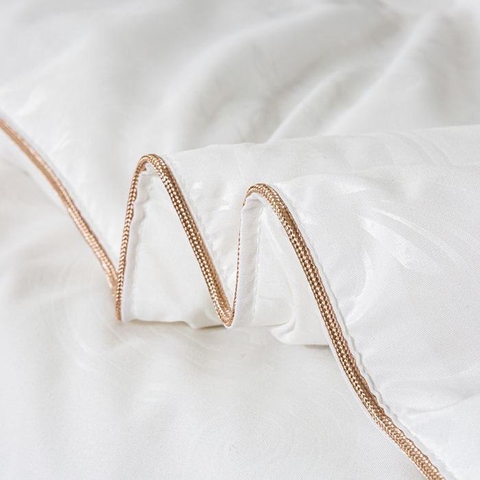 91家纺网 家纺一手货源 找家纺 奕宸居 2026春夏新款全棉纯棉提花酒店蚕丝被子被芯 白色