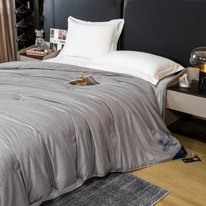 91家纺网 家纺一手货源 找家纺 奕宸居 2026春夏新款全棉纯棉提花酒店蚕丝被子被芯 灰色