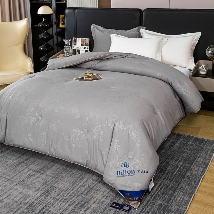 91家纺网 家纺一手货源 找家纺 奕宸居 2026春夏新款全棉纯棉提花酒店蚕丝被子被芯 灰色