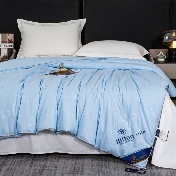 91家纺网 家纺一手货源 找家纺 奕宸居 2026春夏新款全棉纯棉提花酒店蚕丝被子被芯 天蓝