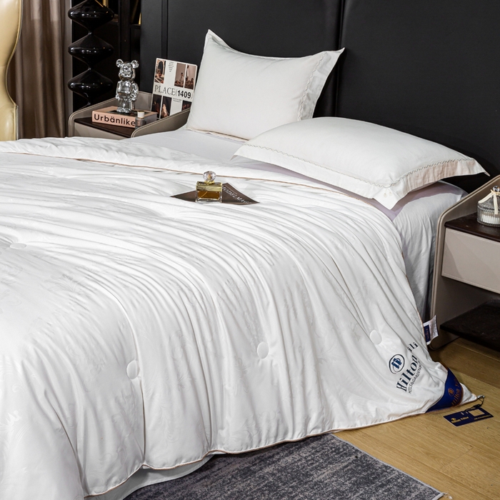 91家纺网 家纺一手货源 找家纺 奕宸居 2026春夏新款全棉纯棉提花酒店蚕丝被子被芯 白色