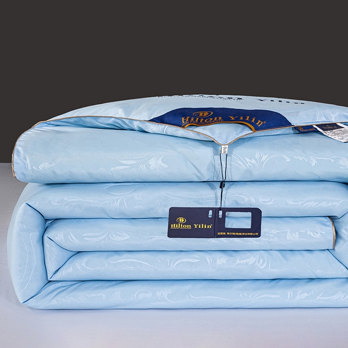 91家纺网 家纺一手货源 找家纺 奕宸居 2026春夏新款全棉纯棉提花酒店蚕丝被子被芯 天蓝