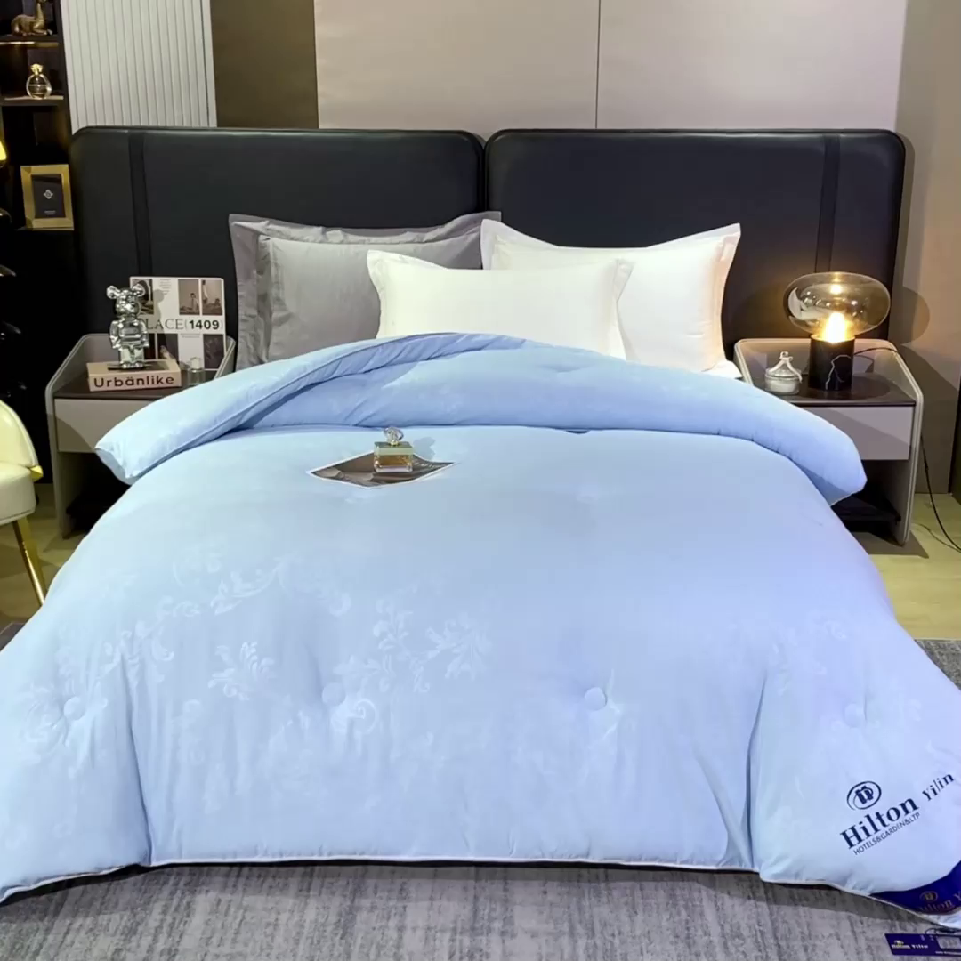 91家纺网 家纺一手货源 找家纺 奕宸居 2026春夏新款全棉纯棉提花酒店蚕丝被子被芯 天蓝