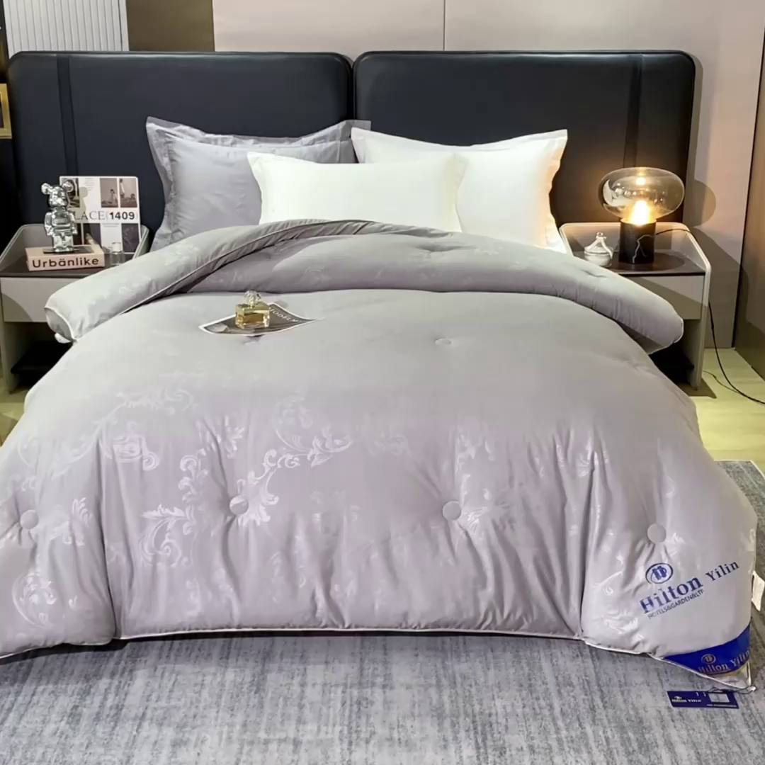 91家纺网 家纺一手货源 找家纺 奕宸居 2026春夏新款全棉纯棉提花酒店蚕丝被子被芯 灰色