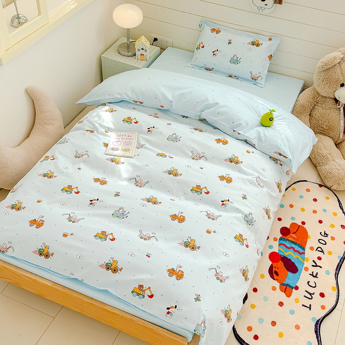 91家纺网 家纺一手货源 找家纺 良佐生活  2026年新款A类铂金精梳全棉学生三件套 挖机小分队