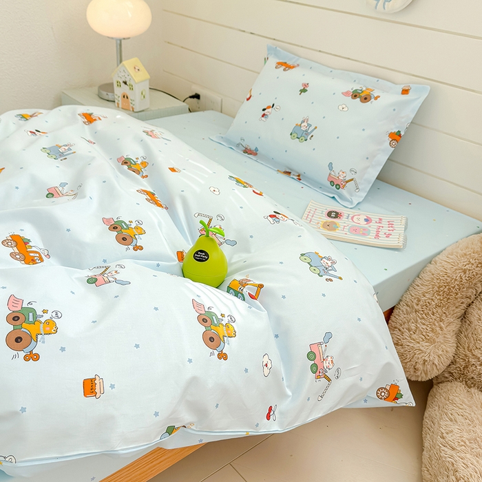 91家纺网 家纺一手货源 找家纺 良佐生活  2026年新款A类铂金精梳全棉学生三件套 挖机小分队