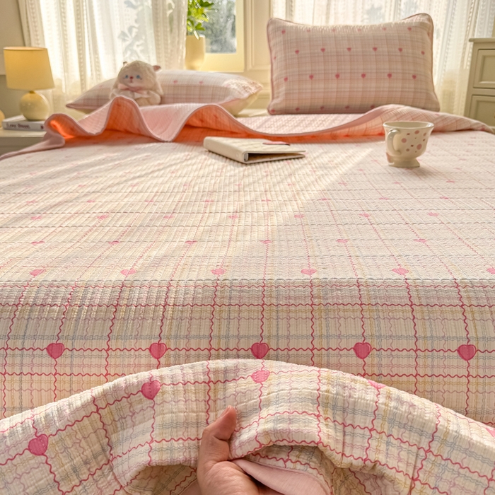 91家纺网 家纺一手货源 找家纺 家喜爱 2026新款木棉皱皱纱床盖（可提供买家秀） 粉色格格心
