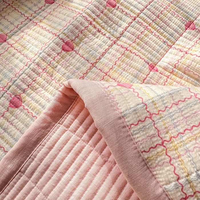 91家纺网 家纺一手货源 找家纺 家喜爱 2026新款木棉皱皱纱床盖（可提供买家秀） 粉色格格心