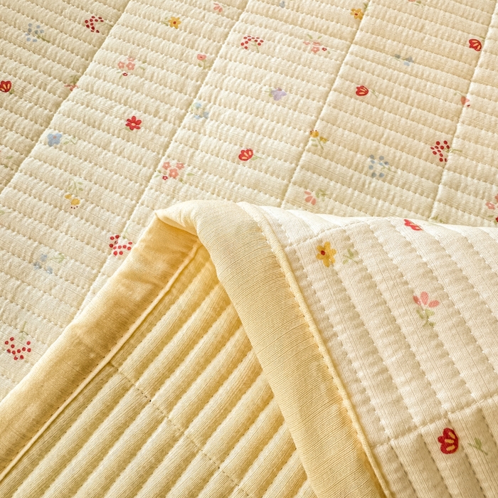 91家纺网 家纺一手货源 找家纺 家喜爱 2026新款木棉皱皱纱床盖（可提供买家秀） 黄色小花