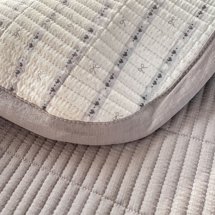 91家纺网 家纺一手货源 找家纺 家喜爱 2026新款木棉皱皱纱床盖（可提供买家秀） 条纹樱桃