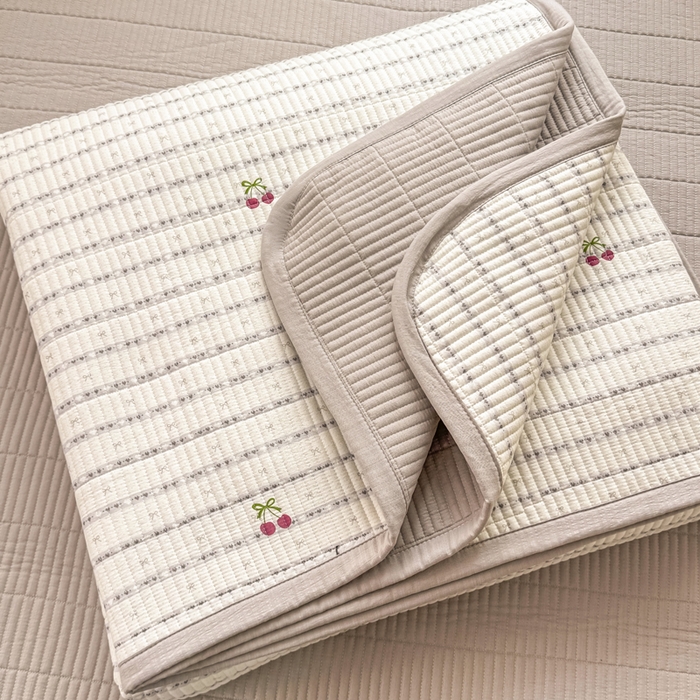 91家纺网 家纺一手货源 找家纺 家喜爱 2026新款木棉皱皱纱床盖（可提供买家秀） 条纹樱桃