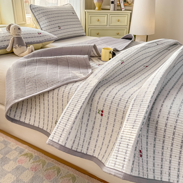 91家纺网 家纺一手货源 找家纺 家喜爱 2026新款木棉皱皱纱床盖（可提供买家秀） 条纹樱桃