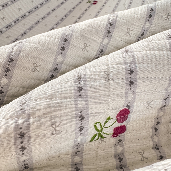 91家纺网 家纺一手货源 找家纺 家喜爱 2026新款木棉皱皱纱床盖（可提供买家秀） 条纹樱桃