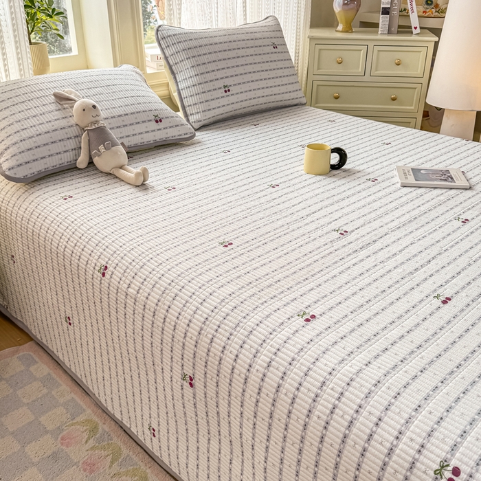 91家纺网 家纺一手货源 找家纺 家喜爱 2026新款木棉皱皱纱床盖（可提供买家秀） 条纹樱桃