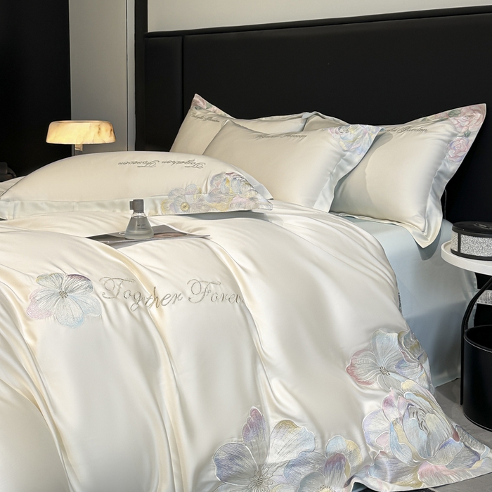 91家纺网 家纺一手货源 找家纺 2026新款高支高密刺绣四件套-花溪系列 花溪-奶昔白＋蓝