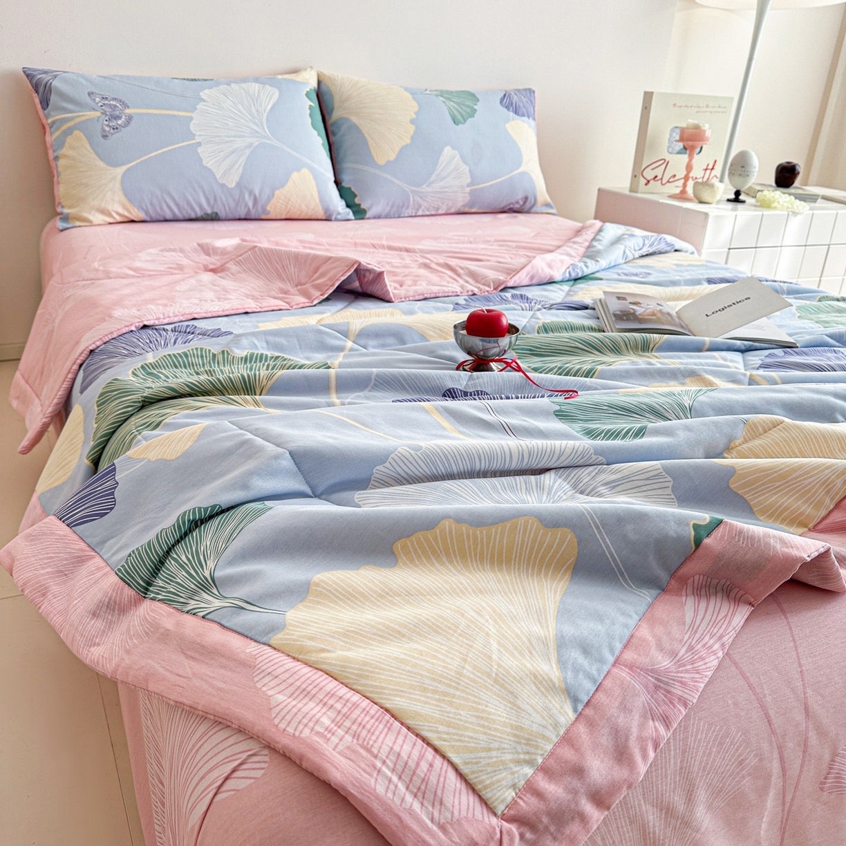 91家纺网 家纺一手货源 找家纺 梵克保罗 2026春夏新款10A抗菌全棉印花夏被被子被芯空调被 蝶舞杏运