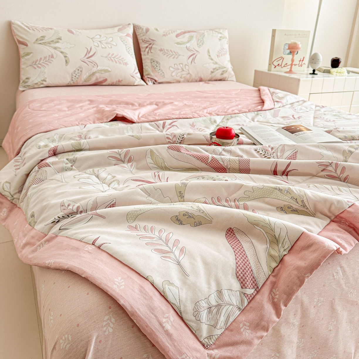 91家纺网 家纺一手货源 找家纺 梵克保罗 2026春夏新款10A抗菌全棉印花夏被被子被芯空调被 多巴胺粉