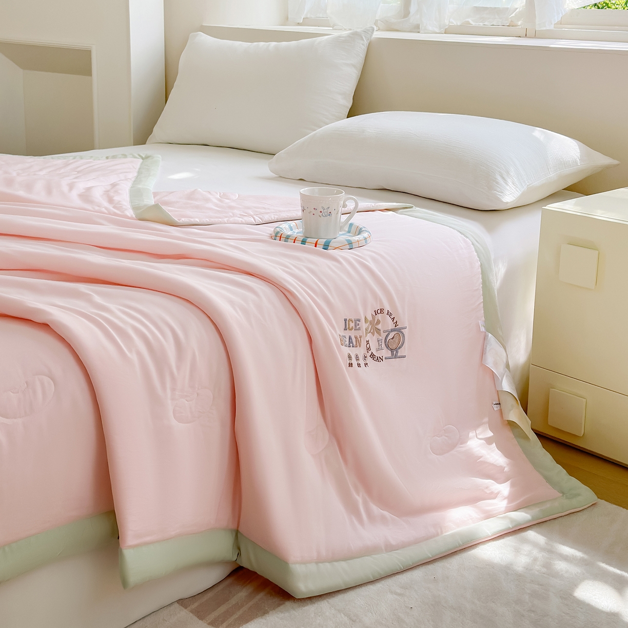 91家纺网 家纺一手货源 找家纺 摩时 2026春夏新款天丝莱赛尔大豆纤维被纯色系列夏凉被空调被 樱花粉