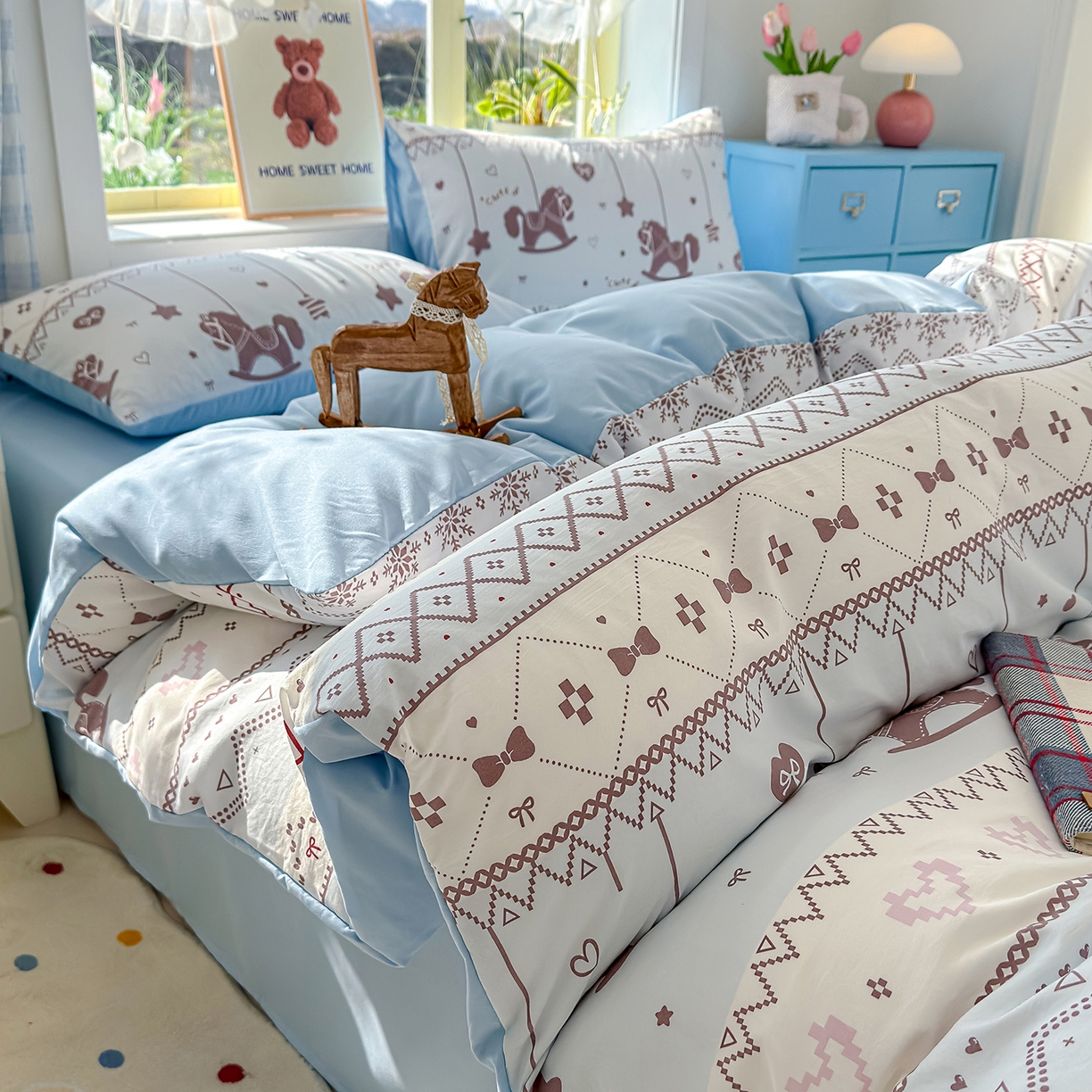 91家纺网 家纺一手货源 找家纺 铺尚美家纺 2026新款A类古法水洗仿棉云感纱四件套 英伦小木马