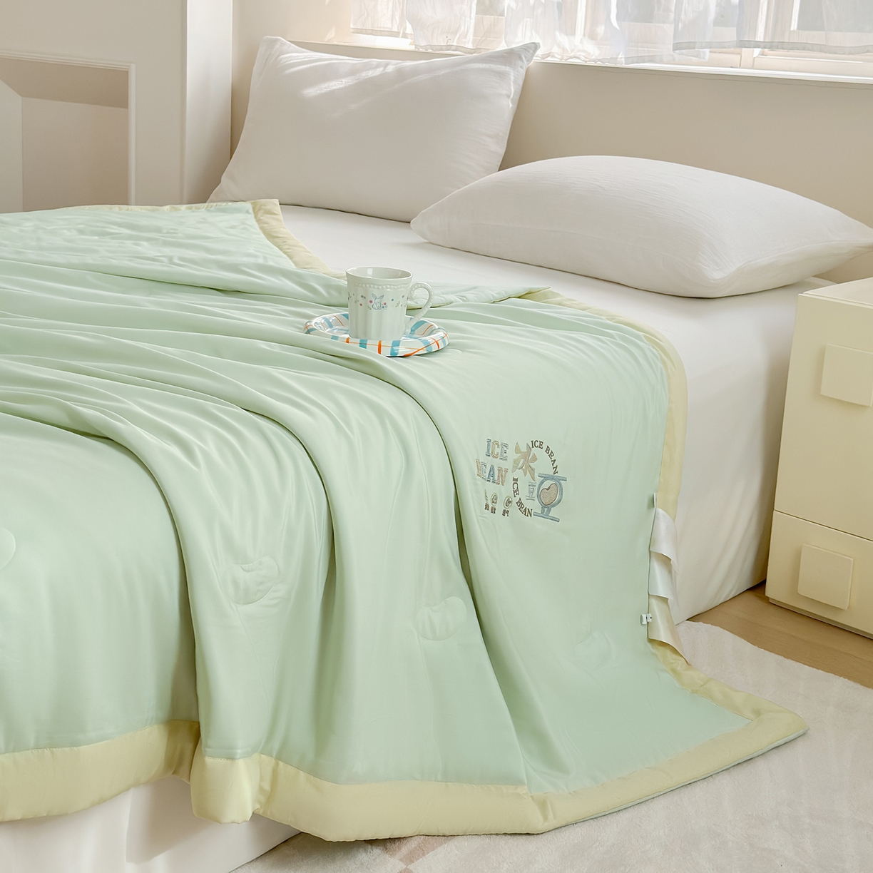 91家纺网 家纺一手货源 找家纺 摩时 2026春夏新款天丝莱赛尔大豆纤维被纯色系列夏凉被空调被 翡翠绿