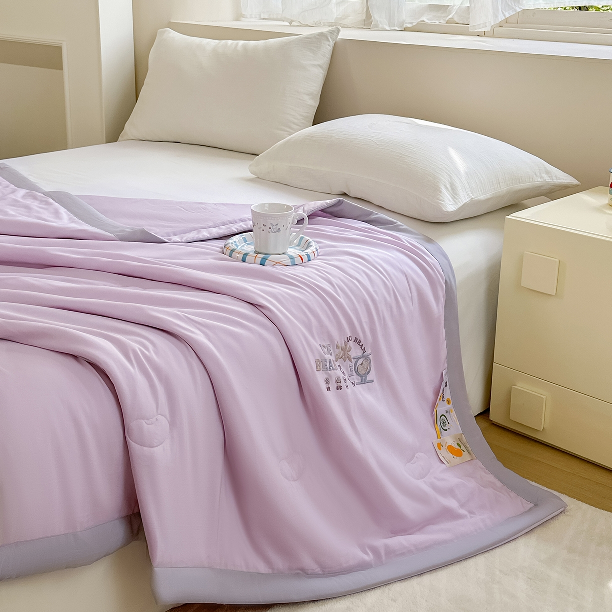 91家纺网 家纺一手货源 找家纺 摩时 2026春夏新款天丝莱赛尔大豆纤维被纯色系列夏凉被空调被 紫藤灰