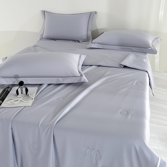 91家纺网 家纺一手货源 找家纺 欧夏家纺 2026新款氢氧丝凉感刺绣夏被拼角夏被纯色夏凉被空调被子薄被直播供货外贸 绅士灰