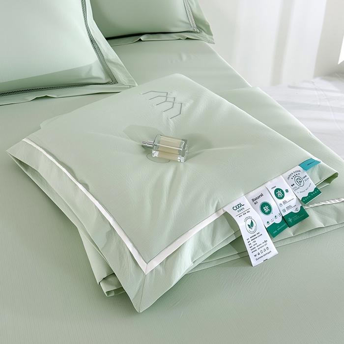 91家纺网 家纺一手货源 找家纺 欧夏家纺 2026新款氢氧丝凉感刺绣夏被拼角夏被纯色夏凉被空调被子薄被直播供货外贸 夏草绿