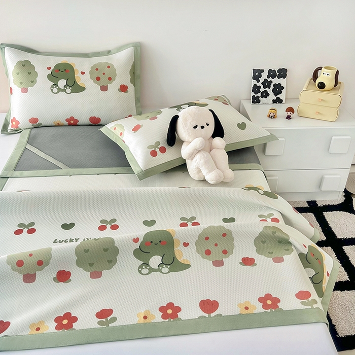 91家纺网 家纺一手货源 找家纺 倾慕家纺 2026新款A类满天星提花凉感凉席系列 森林龙宝宝