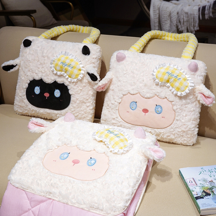 91家纺网 家纺一手货源 找家纺 仟亿莱  2026年新款绵绵羊手提式抱枕被 小黑羊抱枕被