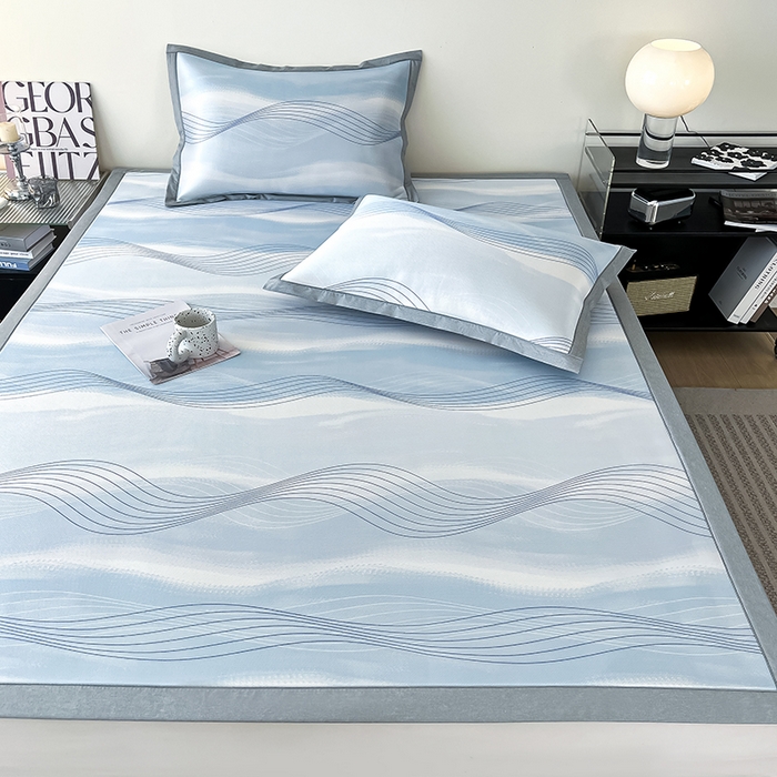 91家纺网 家纺一手货源 找家纺 倾慕家纺 2026新款A类简约风牛奶丝数码印花冰丝凉席 舞动乐符