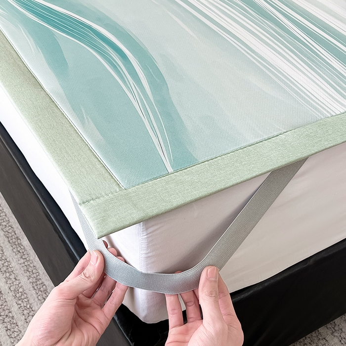 91家纺网 家纺一手货源 找家纺 倾慕家纺 2026新款A类简约风牛奶丝数码印花冰丝凉席 曲线幻影绿