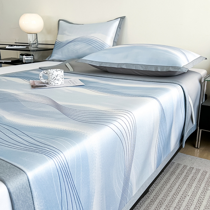 91家纺网 家纺一手货源 找家纺 倾慕家纺 2026新款A类简约风牛奶丝数码印花冰丝凉席 舞动乐符