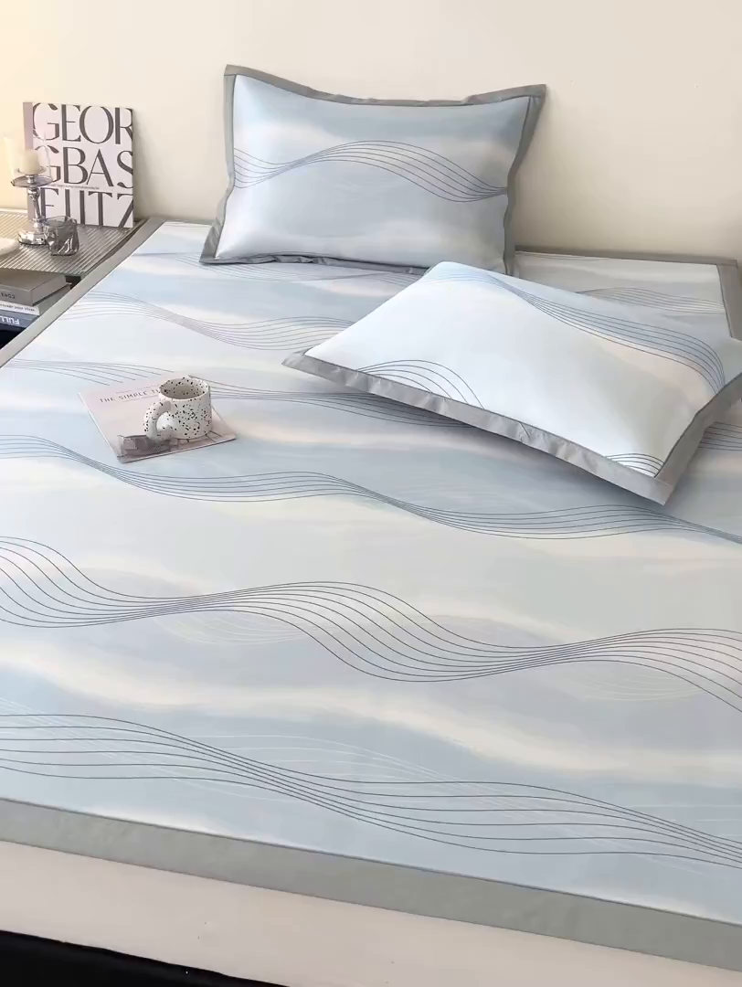 91家纺网 家纺一手货源 找家纺 倾慕家纺 2026新款A类简约风牛奶丝数码印花冰丝凉席 舞动乐符