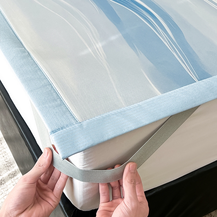 91家纺网 家纺一手货源 找家纺 倾慕家纺 2026新款A类简约风牛奶丝数码印花冰丝凉席 曲线幻影蓝