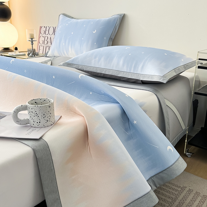 91家纺网 家纺一手货源 找家纺 倾慕家纺 2026新款A类简约风牛奶丝数码印花冰丝凉席 星辰大海