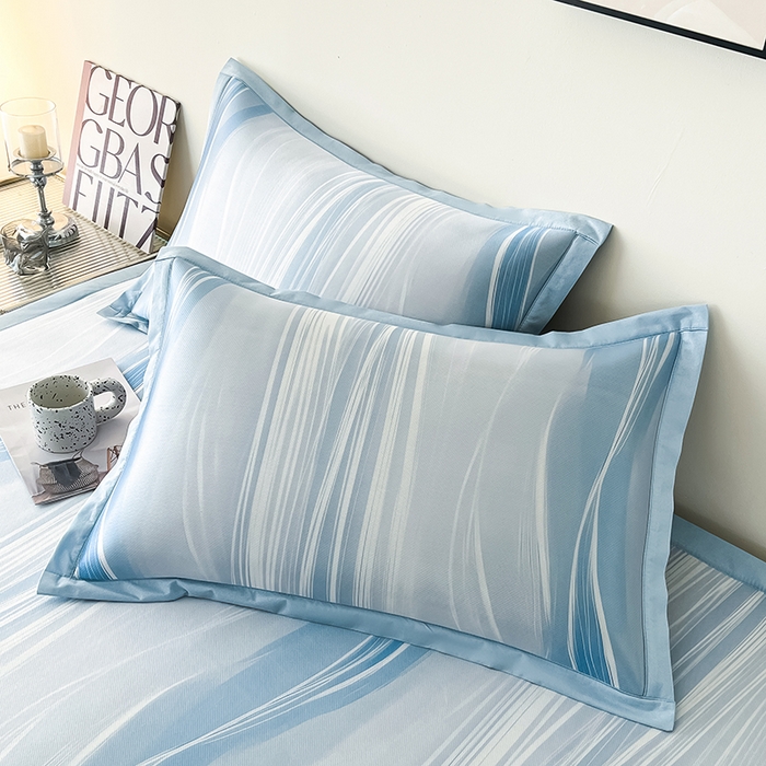 91家纺网 家纺一手货源 找家纺 倾慕家纺 2026新款A类简约风牛奶丝数码印花冰丝凉席 曲线幻影蓝