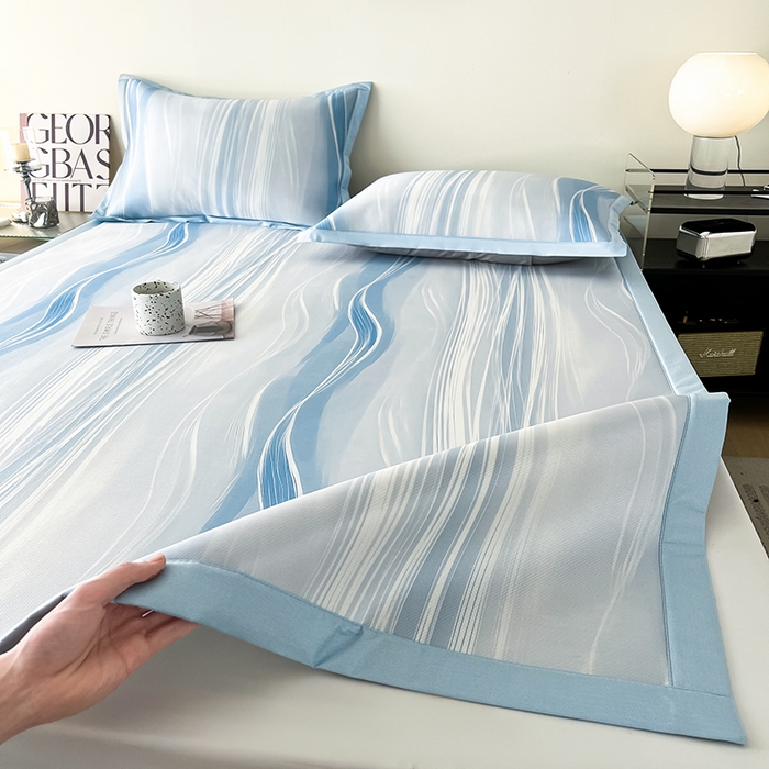 91家纺网 家纺一手货源 找家纺 倾慕家纺 2026新款A类简约风牛奶丝数码印花冰丝凉席 曲线幻影蓝