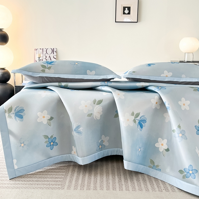 91家纺网 家纺一手货源 找家纺 倾慕家纺 2026新款A类简约风牛奶丝数码印花冰丝凉席 梦幻花朵蓝