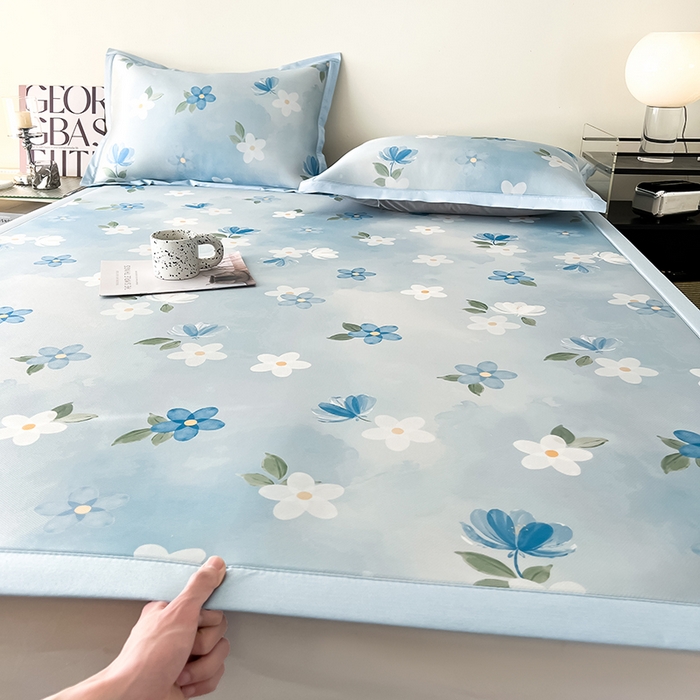 倾慕家纺 2026新款A类简约风牛奶丝数码印花冰丝凉席 梦幻花朵蓝