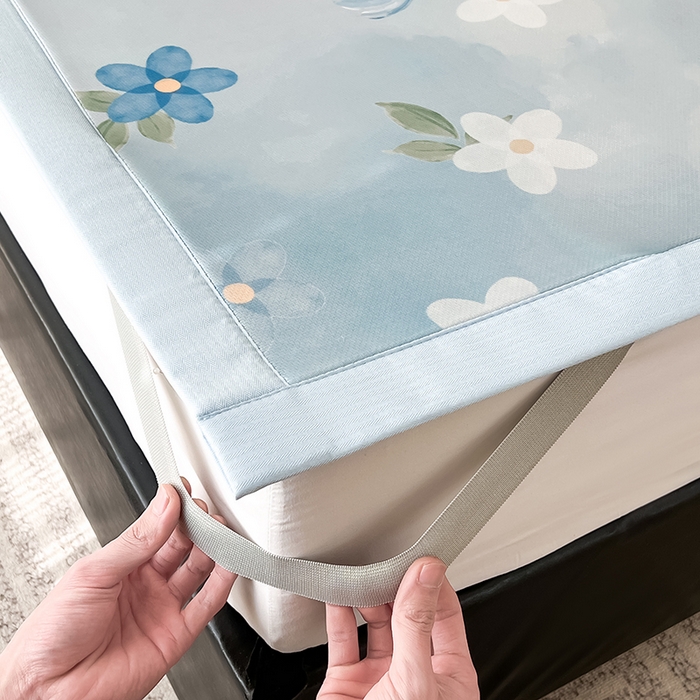 91家纺网 家纺一手货源 找家纺 倾慕家纺 2026新款A类简约风牛奶丝数码印花冰丝凉席 梦幻花朵蓝