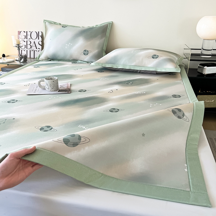 91家纺网 家纺一手货源 找家纺 倾慕家纺 2026新款A类简约风牛奶丝数码印花冰丝凉席 梦幻星球绿