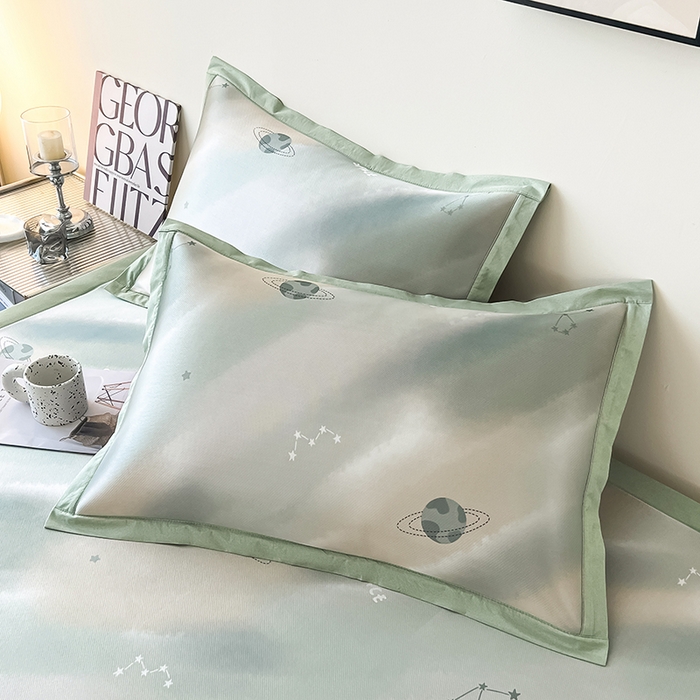 91家纺网 家纺一手货源 找家纺 倾慕家纺 2026新款A类简约风牛奶丝数码印花冰丝凉席 梦幻星球绿