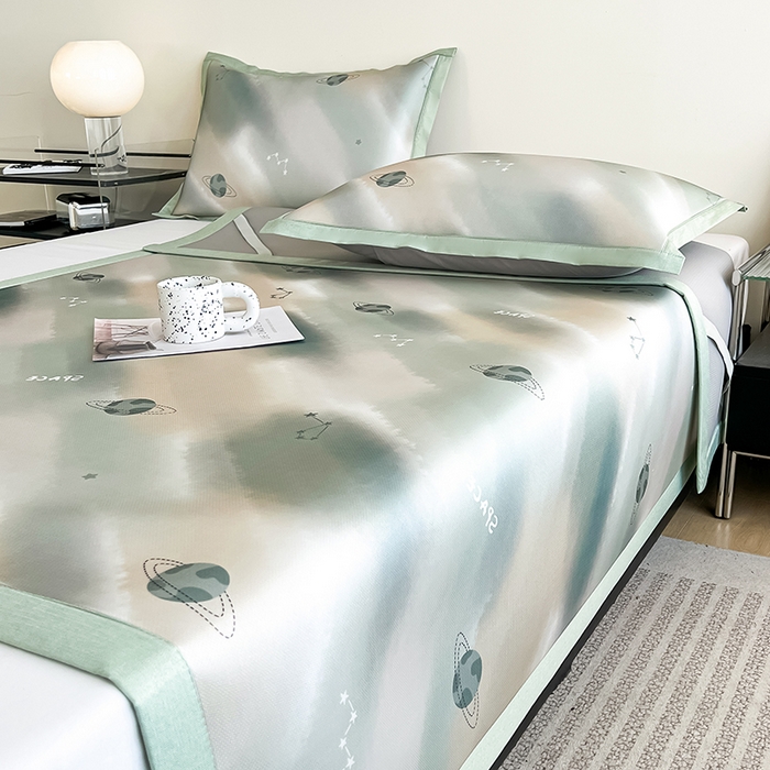 91家纺网 家纺一手货源 找家纺 倾慕家纺 2026新款A类简约风牛奶丝数码印花冰丝凉席 梦幻星球绿