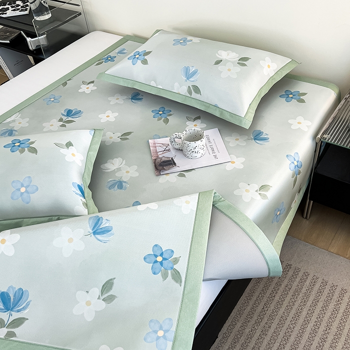 91家纺网 家纺一手货源 找家纺 倾慕家纺 2026新款A类简约风牛奶丝数码印花冰丝凉席 梦幻花朵绿